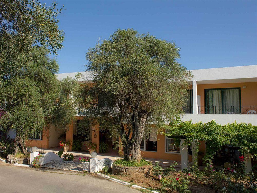 Saint Nicholas Hotel Guviá Kültér fotó