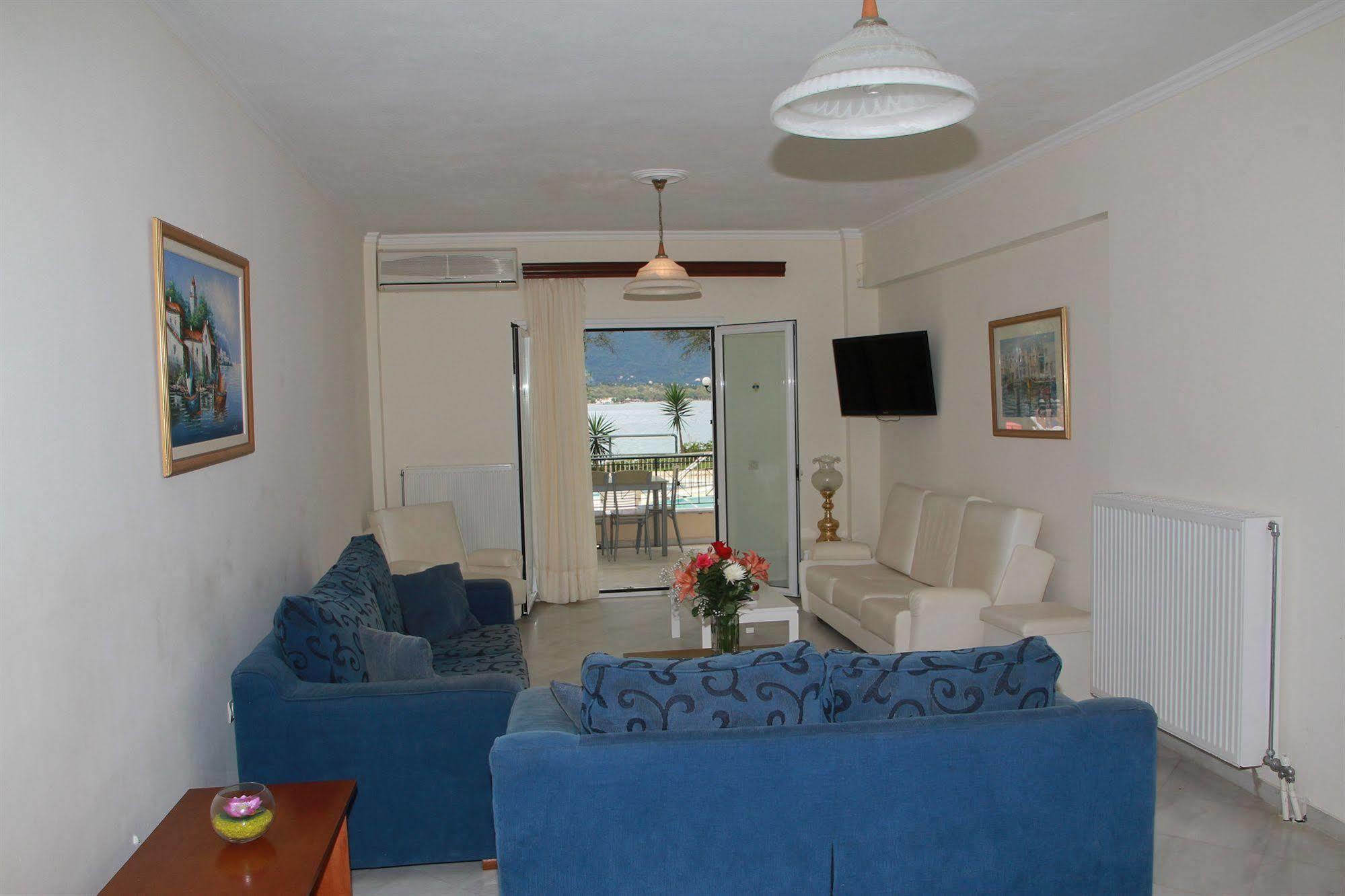 Saint Nicholas Hotel Guviá Kültér fotó